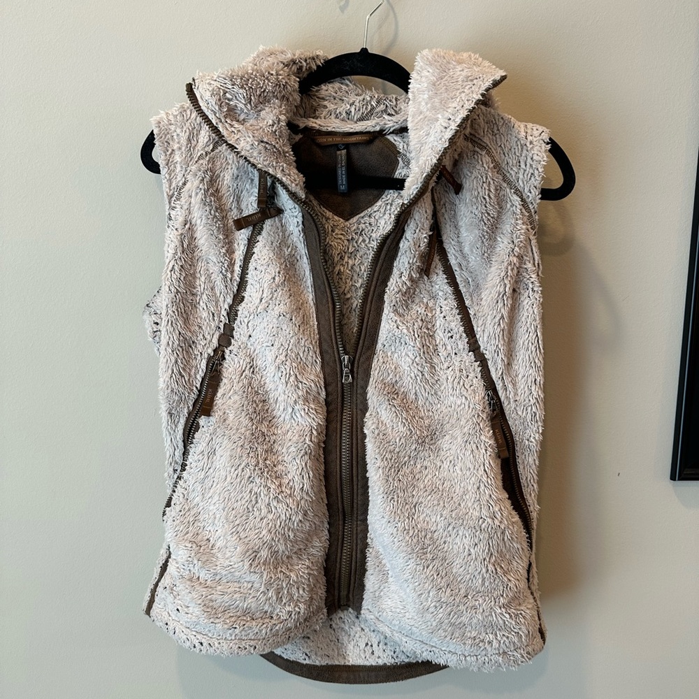 Medium KÜHL Flight Vest in Stone